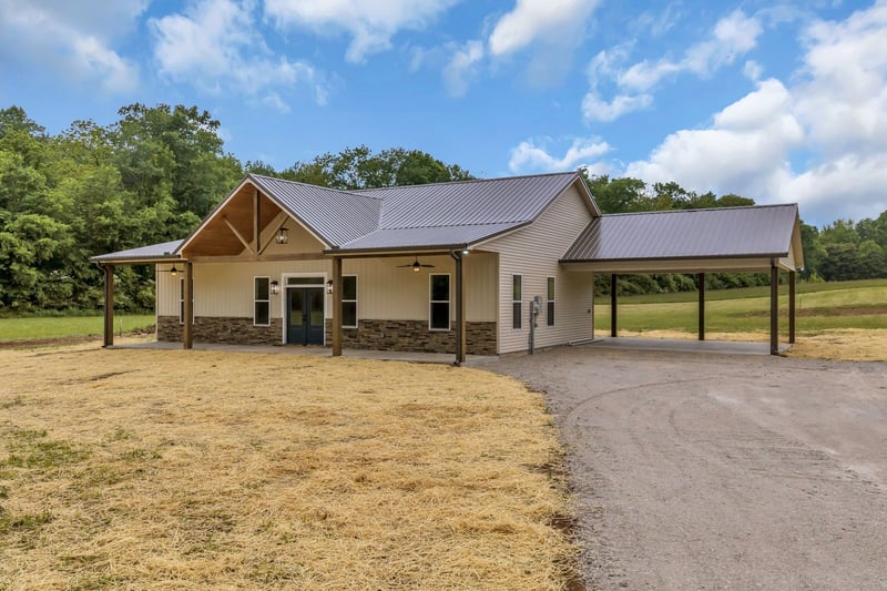 682 E Piney Rd, Dickson, TN 37055