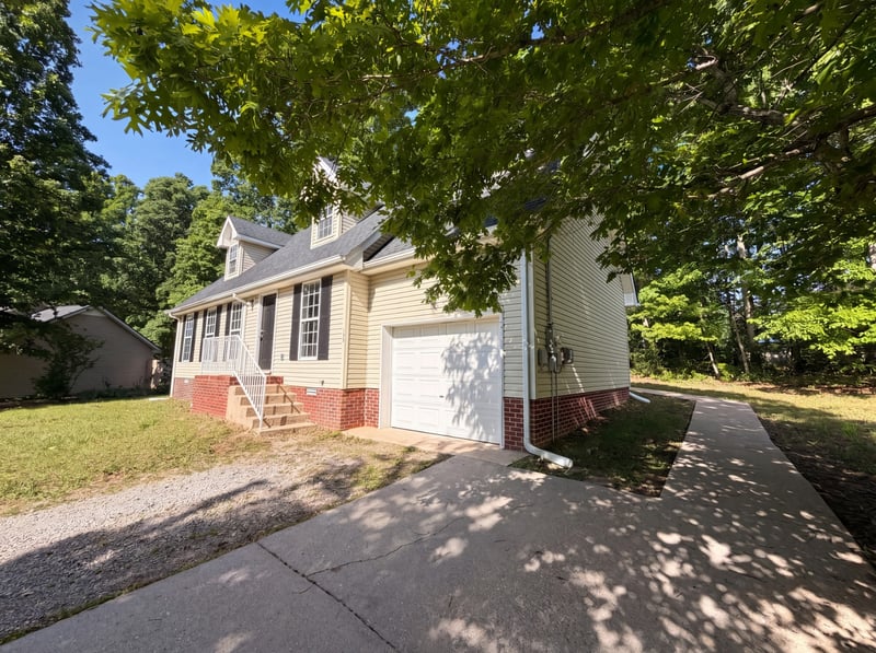 135 Silver Leaf Cir, Dickson, TN 37055