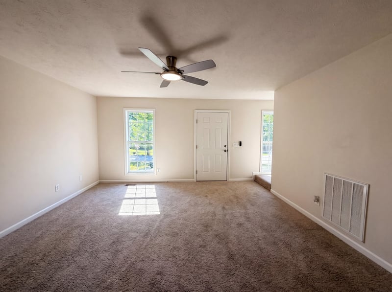 135 Silver Leaf Cir, Dickson, TN 37055