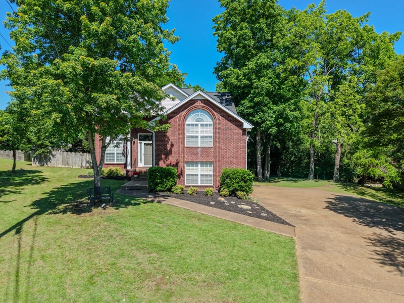 102 Koleberg Ct, Hendersonville, TN 37075