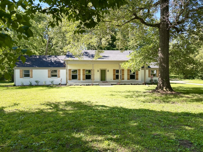 104 W Longview Dr, Portland, TN 37148