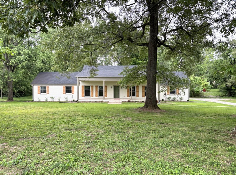 104 W Longview Dr, Portland, TN 37148