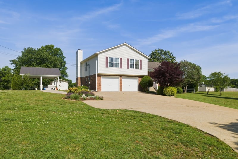 397 Canaan Rd, Columbia, TN 38401