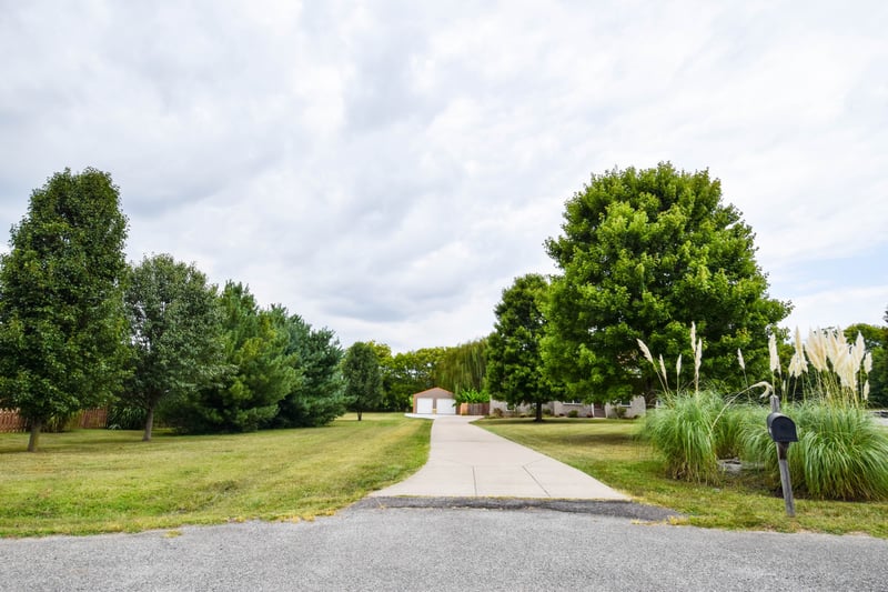 1003 Roland Ct, Cottontown, TN 37048