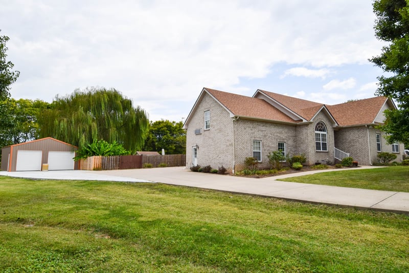 1003 Roland Ct, Cottontown, TN 37048