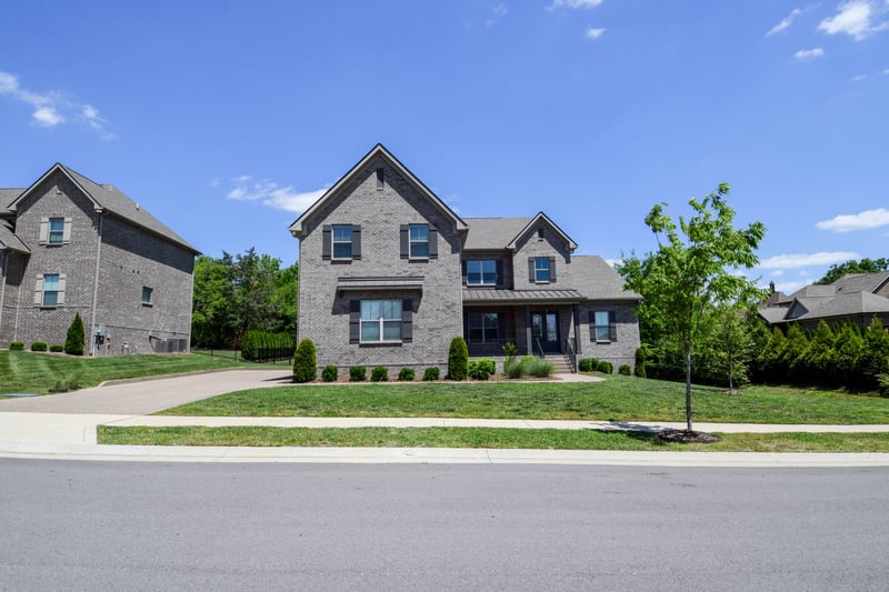 1002 Keeneland Dr, Gallatin, TN 37066