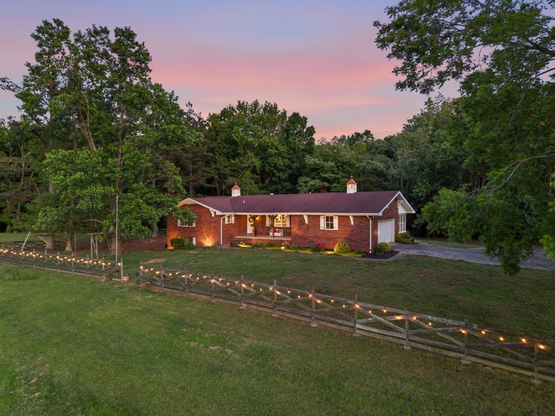 450 Paul Thompson Rd, Bethpage, TN 37022