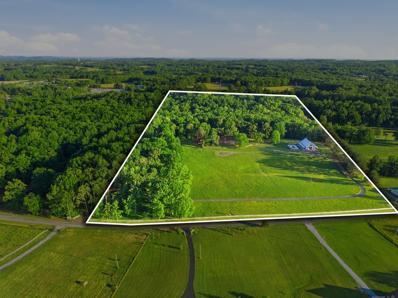 450 Paul Thompson Rd, Bethpage, TN 37022