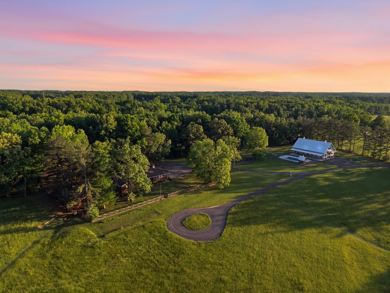 450 Paul Thompson Rd, Bethpage, TN 37022