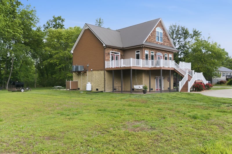 1024 Cumberland Dr, Chapmansboro, TN 37035