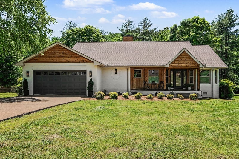 8525 Old Harding Ln, Nashville, TN 37221