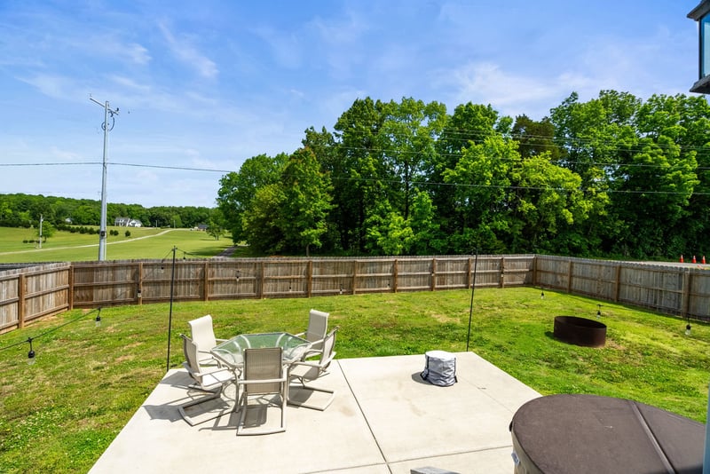 304 W Winterberry Trl, White House, TN 37188