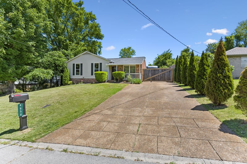 4950 Barella Dr, Antioch, TN 37013
