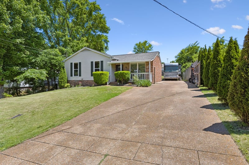 4950 Barella Dr, Antioch, TN 37013