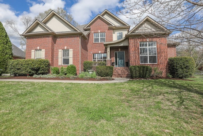 1060 Dorset Dr, Hendersonville, TN 37075