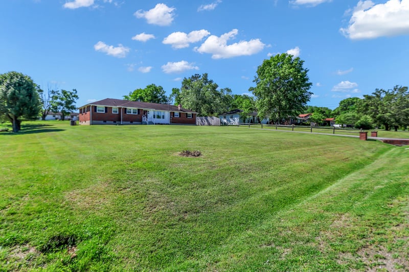 1018 N Graycroft Ave, Madison, TN 37115