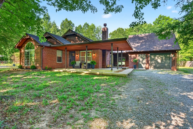 1039 Lena Rosson Rd, Chapmansboro, TN 37035