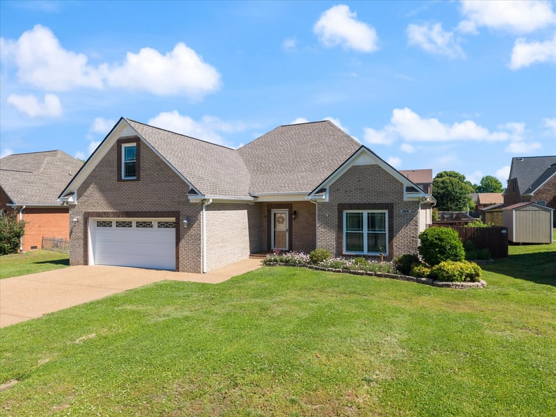 104 Holly Berry Dr, Columbia, TN 38401