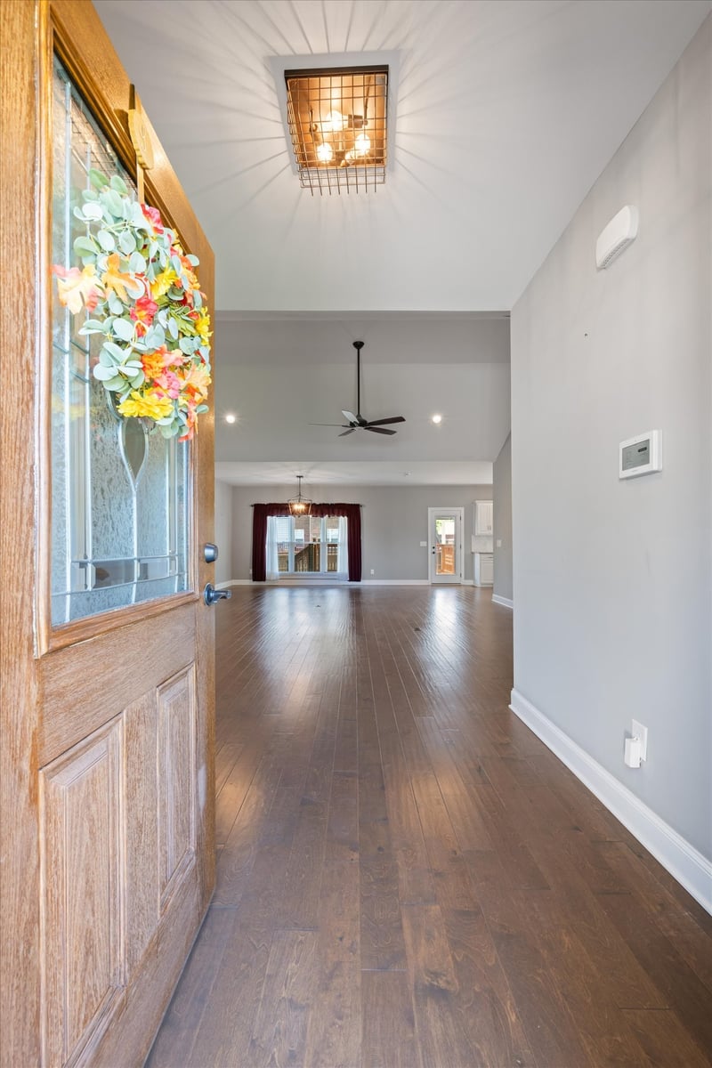 104 Holly Berry Dr, Columbia, TN 38401