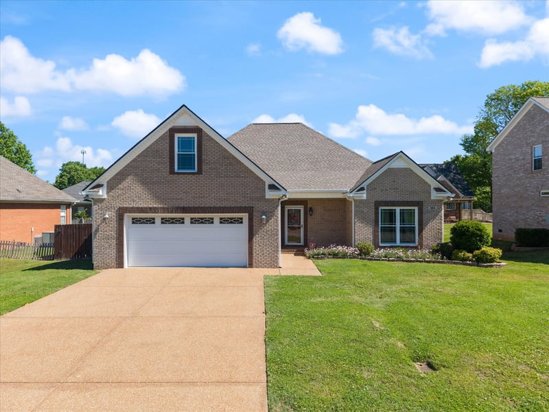 104 Holly Berry Dr, Columbia, TN 38401