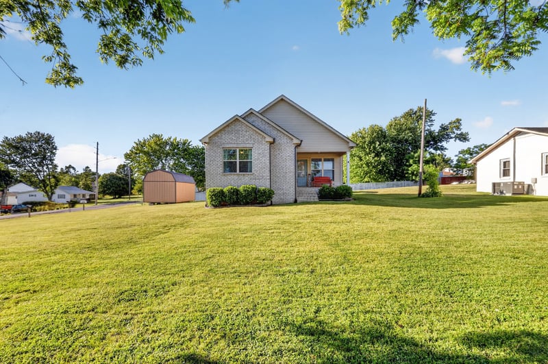 1702 Old Highway 31 E, Westmoreland, TN 37186