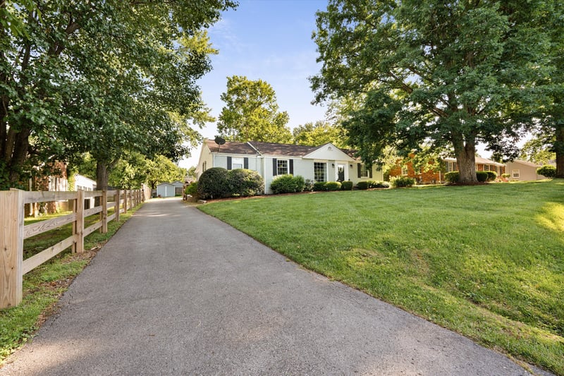 513 Brentlawn Dr, Nashville, TN 37220