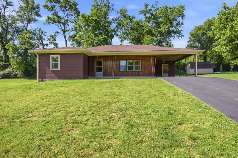 131 Greenwood Acres Dr, Columbia, TN 38401