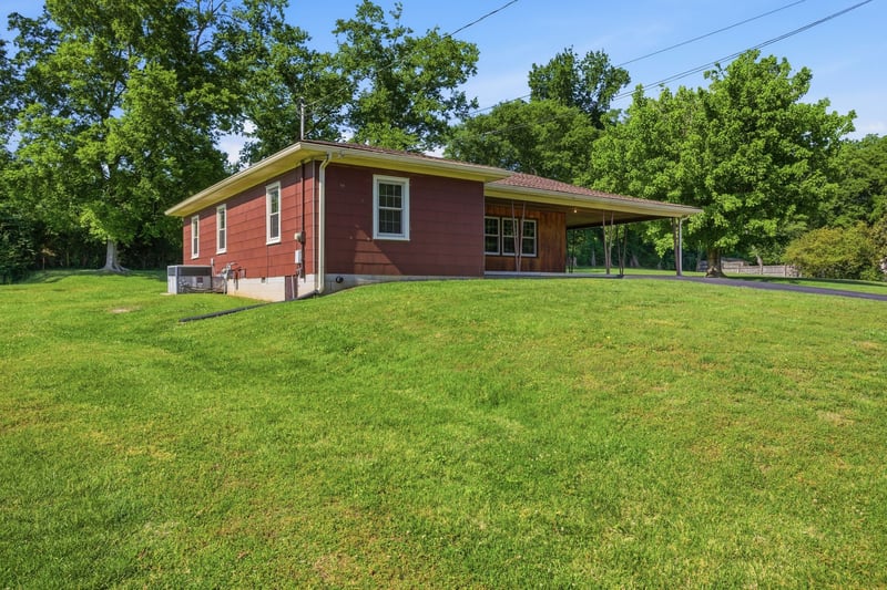 131 Greenwood Acres Dr, Columbia, TN 38401