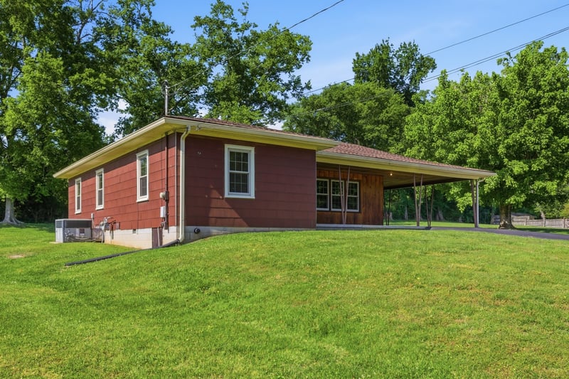 131 Greenwood Acres Dr, Columbia, TN 38401