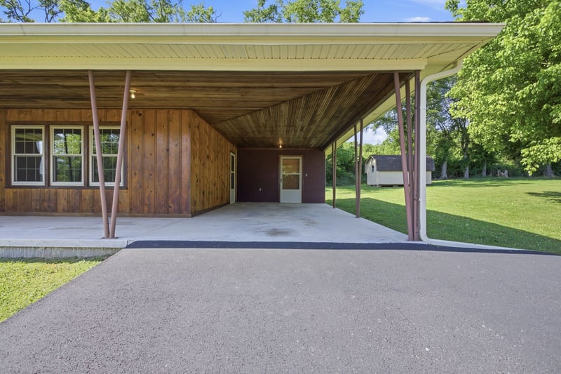 131 Greenwood Acres Dr, Columbia, TN 38401