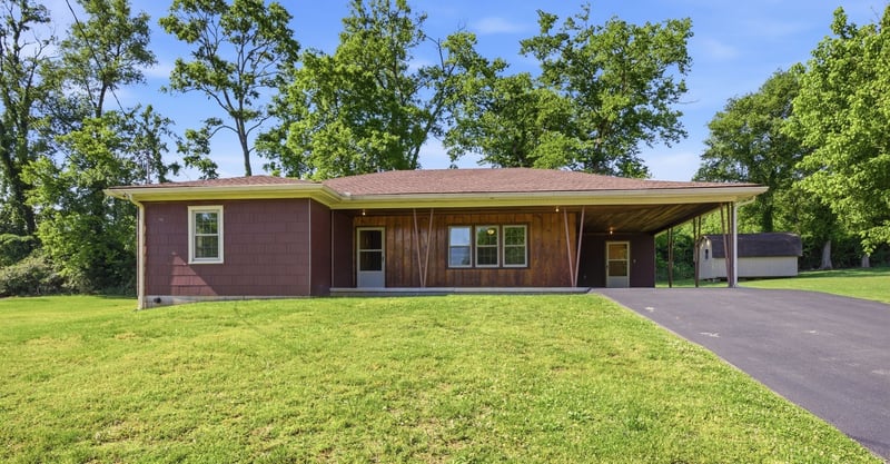131 Greenwood Acres Dr, Columbia, TN 38401