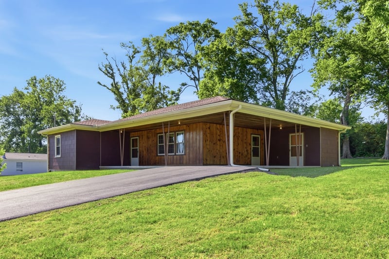 131 Greenwood Acres Dr, Columbia, TN 38401
