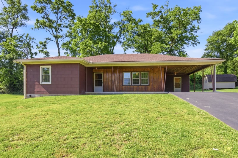 131 Greenwood Acres Dr, Columbia, TN 38401