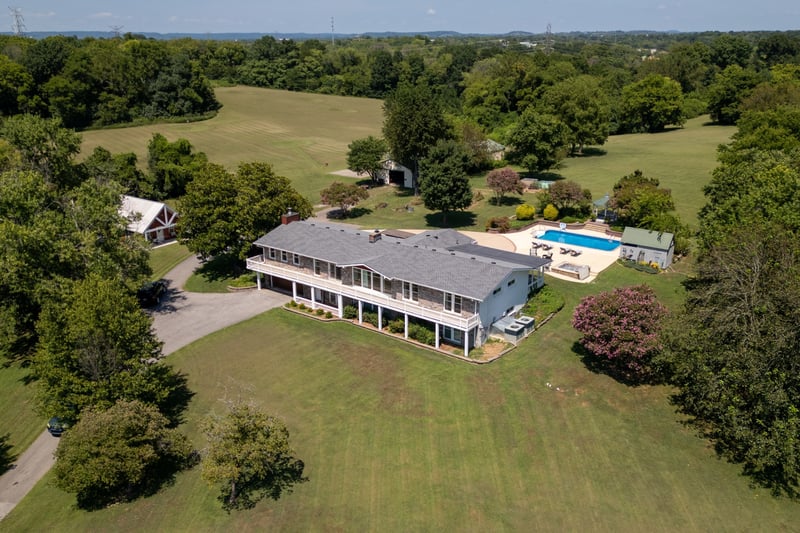 344 Peach Valley Rd, Gallatin, TN 37066