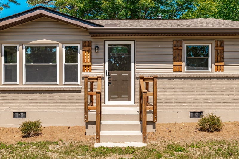 2017 Old Greenbrier Pike, Greenbrier, TN 37073