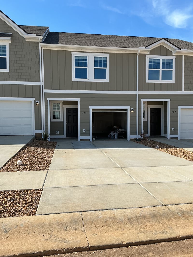225 Darlington Dr, Dickson, TN 37055