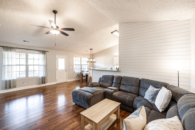 452 Golf Club Ln, Springfield, TN 37172