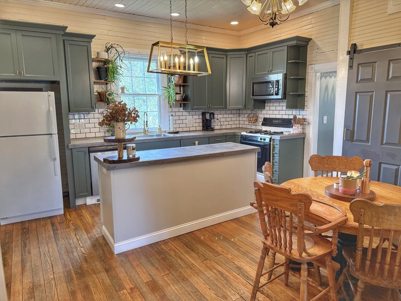 701 W 5th St, Dickson, TN 37055