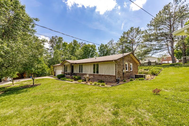 204 Bryan House Dr, Goodlettsville, TN 37072