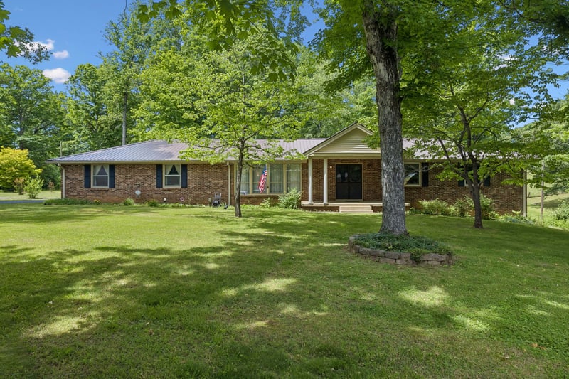 1018 Woodmont Dr, Dickson, TN 37055