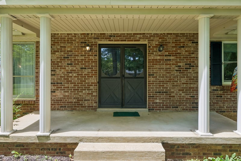1018 Woodmont Dr, Dickson, TN 37055