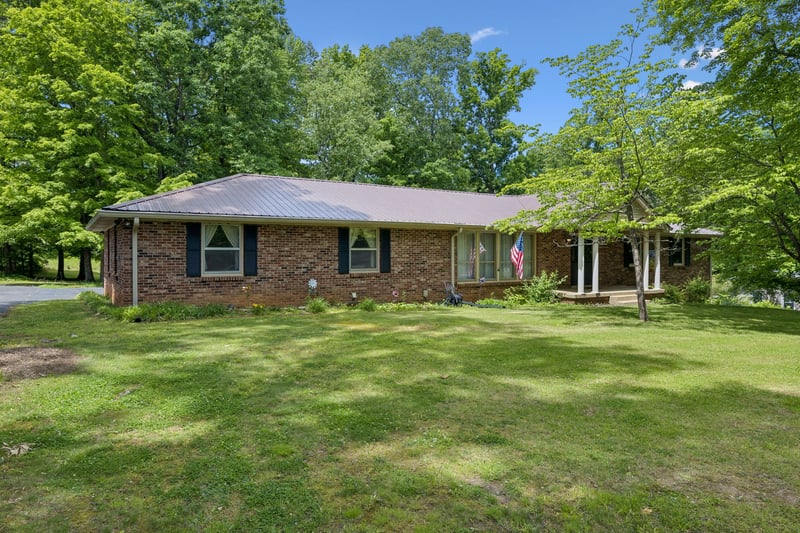 1018 Woodmont Dr, Dickson, TN 37055