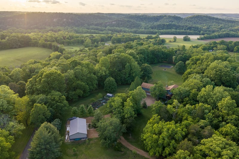 1098 Fred Gibbs Rd, White Bluff, TN 37187