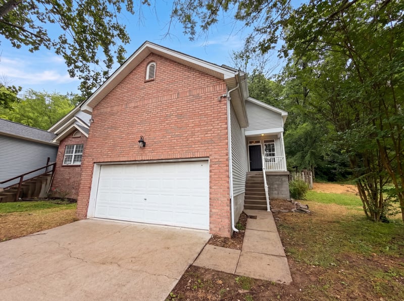 4046 Farmingham Woods Dr, Hermitage, TN 37076