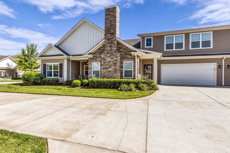 2252 Stonecenter Ln, Murfreesboro, TN 37128