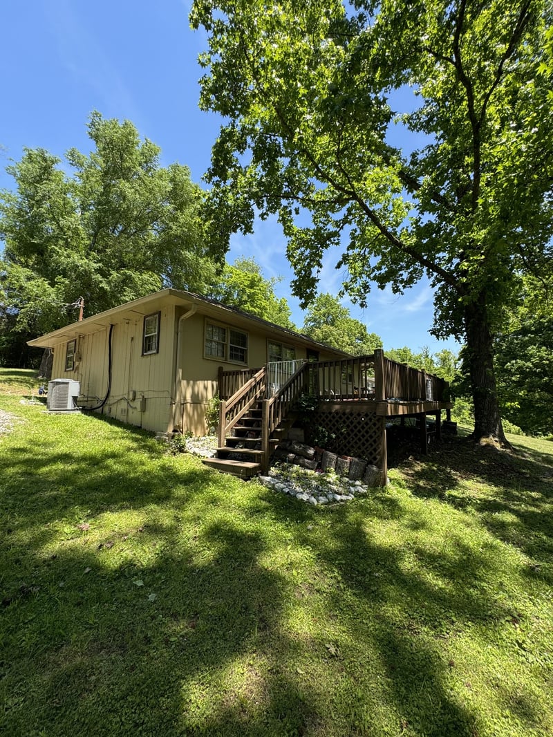 696 Laura Ln, Lebanon, TN 37087