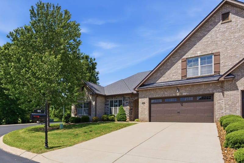 99 Silverstone Ln, Hermitage, TN 37076
