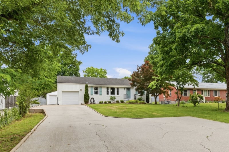 353 Melpar Dr, Nashville, TN 37211