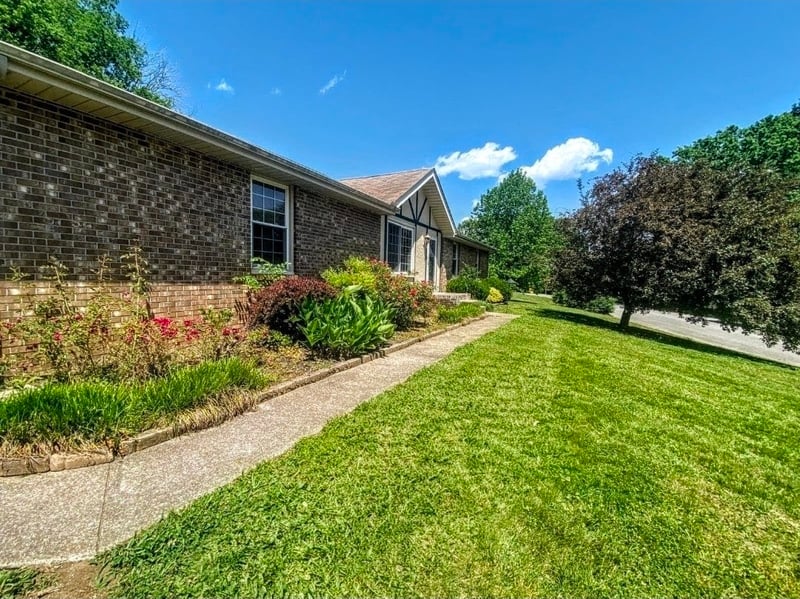 703 Lucien Dr, Goodlettsville, TN 37072