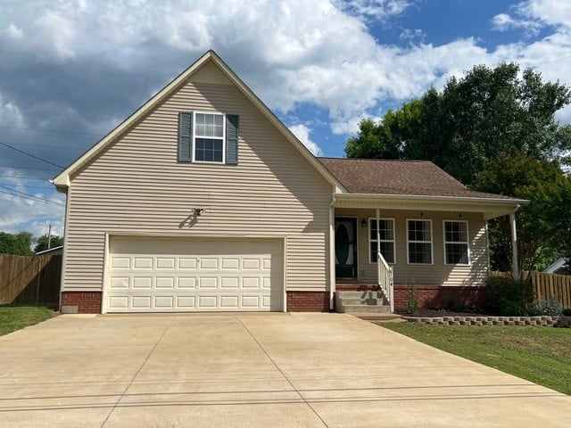 104 Creekview Dr, Columbia, TN 38401